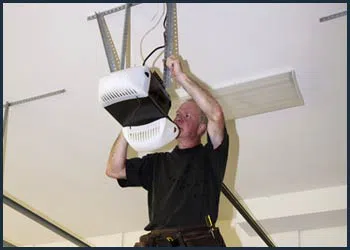 Garage Doors Store Repairs Carol City, FL 786-279-8428 - cont-gdr-door-opener-08m